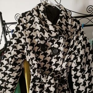 Hounds tooth fall jacket